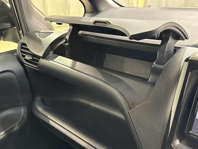 TOYOTA NOAH HYBRID 4WD 2015 Image 31