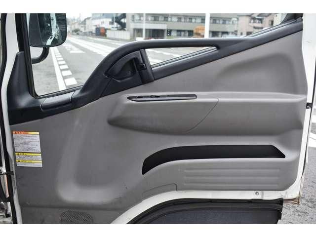 MITSUBISHI CANTER 2017 Image 31