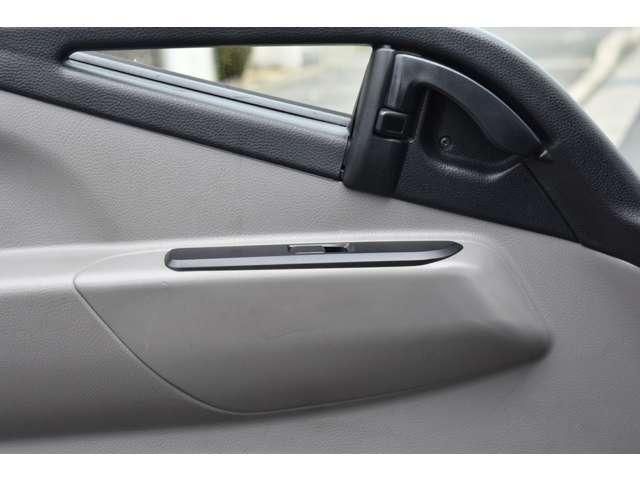 MITSUBISHI CANTER 2017 Image 31