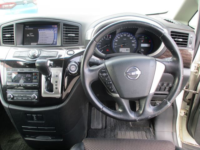NISSAN ELGRAND 2010 Image 31