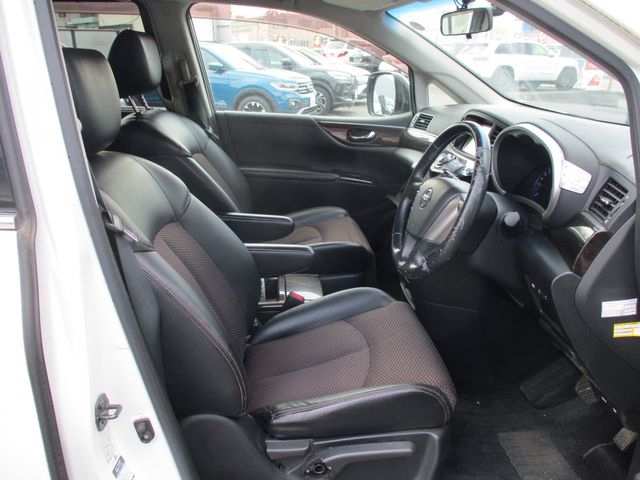 NISSAN ELGRAND 2010 Image 31