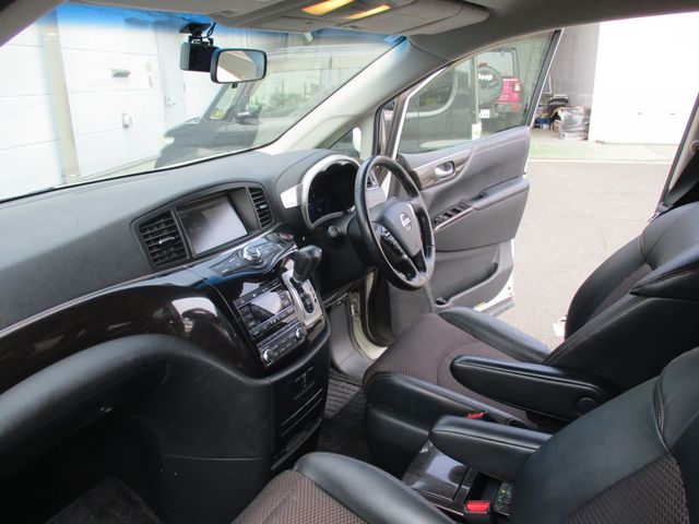 NISSAN ELGRAND 2010 Image 31