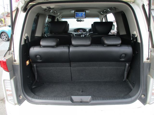 NISSAN ELGRAND 2010 Image 31