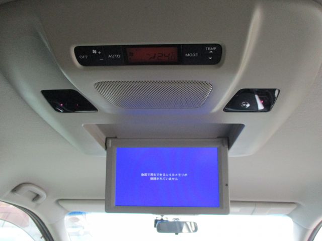 NISSAN ELGRAND 2010 Image 31