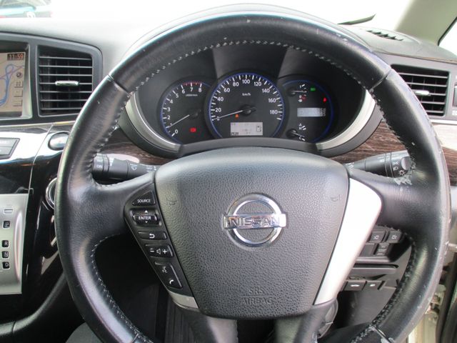 NISSAN ELGRAND 2010 Image 31