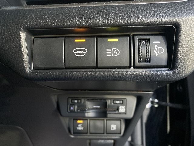 TOYOTA PRIUS 4WD 2023 Image 31