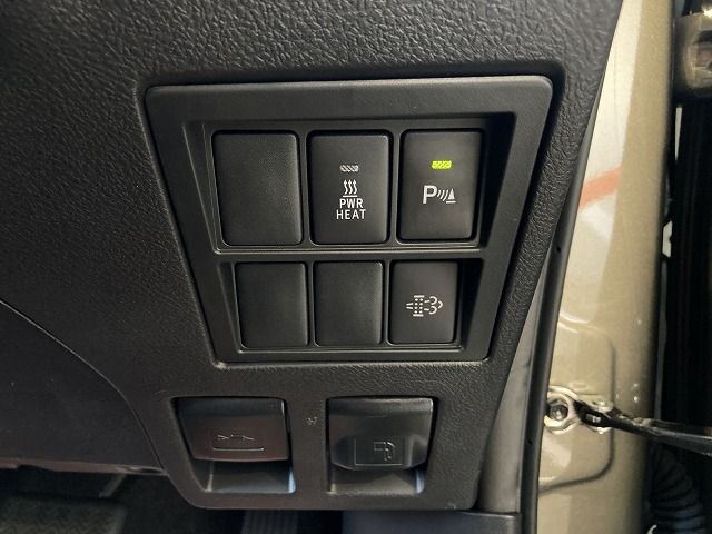 TOYOTA HILUX 4WD 2022 Image 31