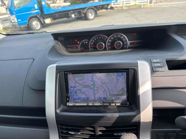 TOYOTA VOXY 2010 Image 31