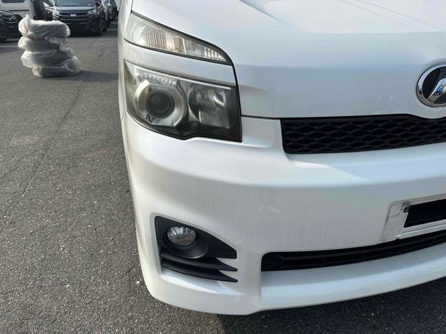 TOYOTA VOXY 2010 Image 31