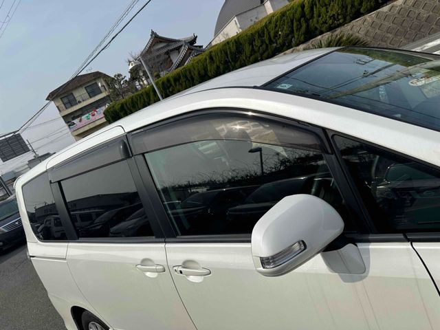 TOYOTA VOXY 2010 Image 31