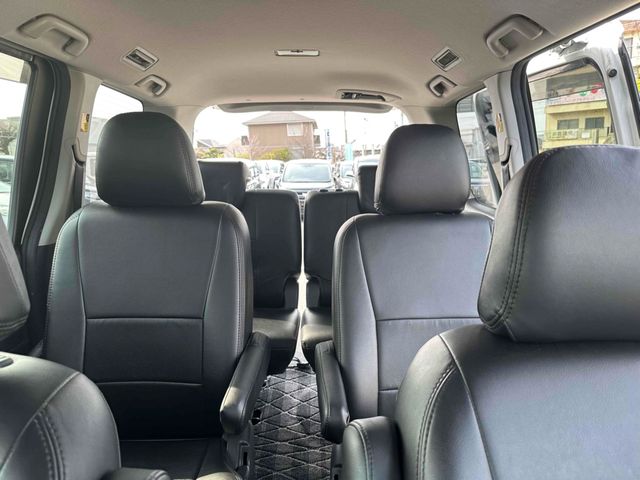 TOYOTA VOXY 2010 Image 31