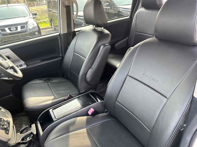 TOYOTA VOXY 2010 Image 31