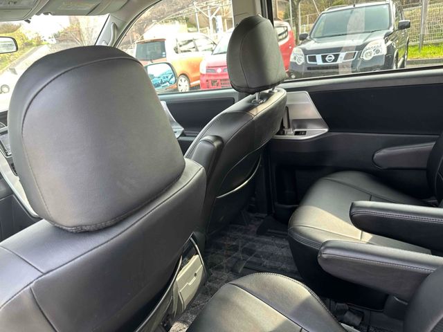 TOYOTA VOXY 2010 Image 31