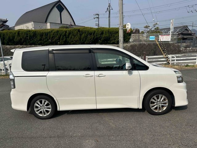 TOYOTA VOXY 2010 Image 31