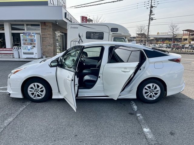 TOYOTA PRIUS 2017 Image 31