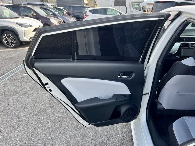 TOYOTA PRIUS 2017 Image 31