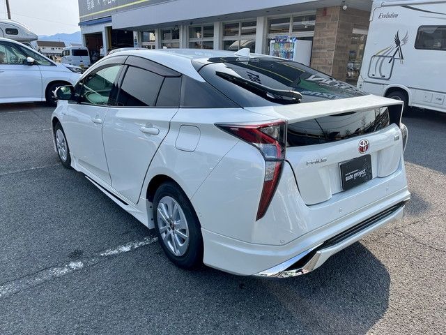 TOYOTA PRIUS 2017 Image 31