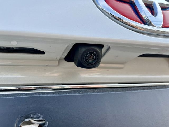 TOYOTA PRIUS 2017 Image 31