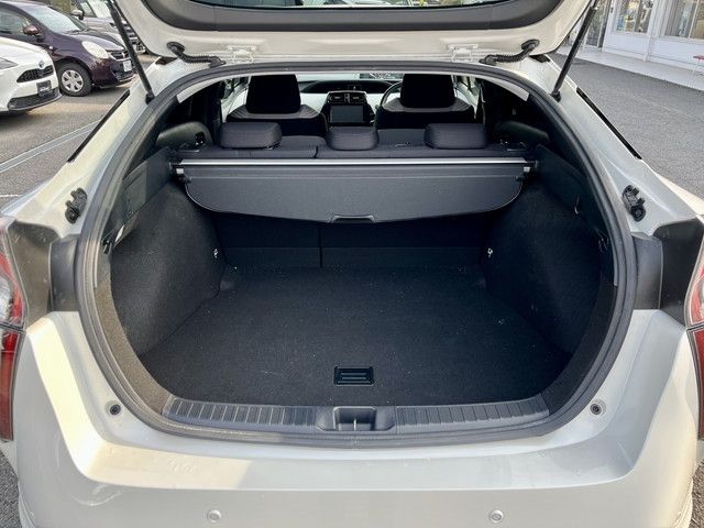 TOYOTA PRIUS 2017 Image 31