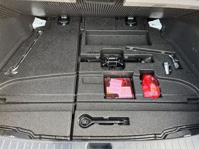 TOYOTA PRIUS 2017 Image 31