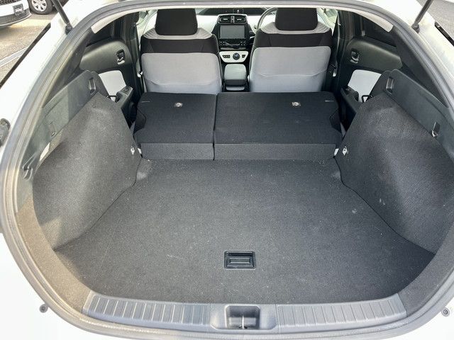 TOYOTA PRIUS 2017 Image 31