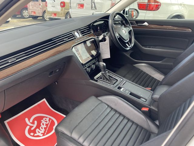 VOLKSWAGEN PASSAT SE 2019 Image 31