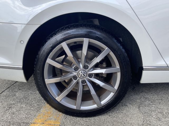 VOLKSWAGEN PASSAT SE 2019 Image 31