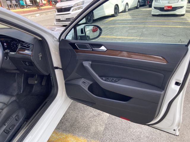 VOLKSWAGEN PASSAT SE 2019 Image 31