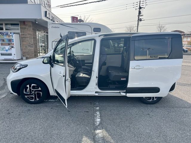 TOYOTA SIENTA HYBRID 2023 Image 31