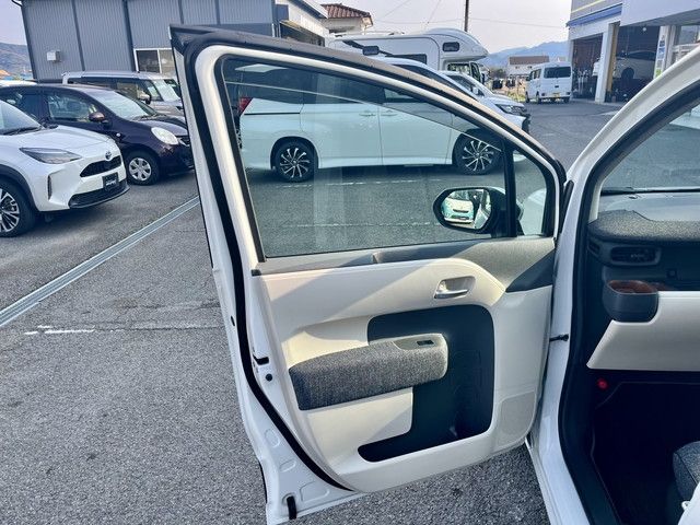 TOYOTA SIENTA HYBRID 2023 Image 31