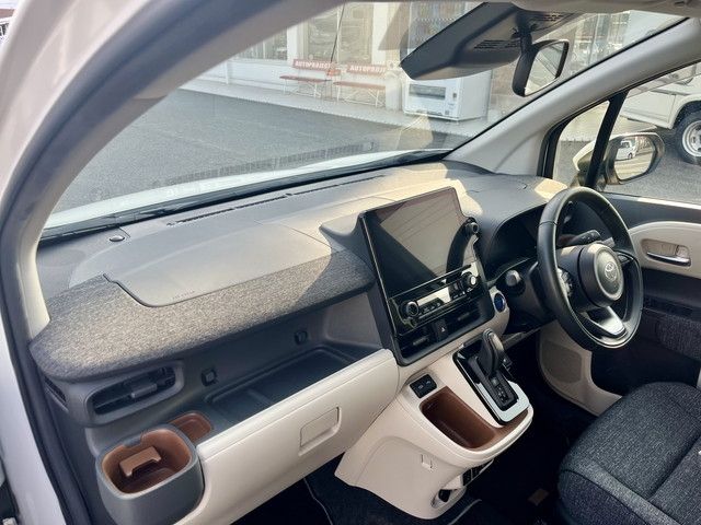 TOYOTA SIENTA HYBRID 2023 Image 31