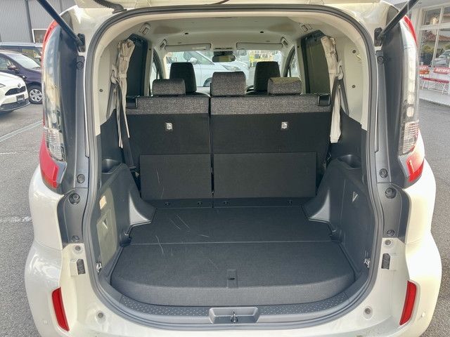 TOYOTA SIENTA HYBRID 2023 Image 31