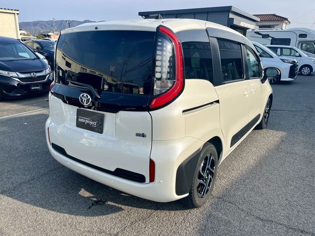 TOYOTA SIENTA HYBRID 2023 Image 31
