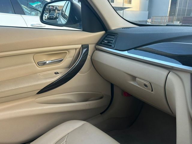 BMW 3SERIES SEDAN 2012 Image 31