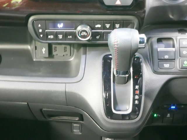 HONDA N BOX CUSTOM 2022 Image 31