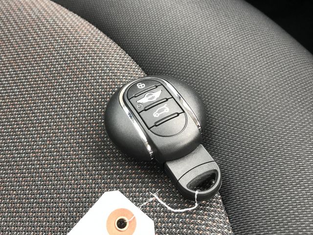 BMW MINI COOPER D CR 2017 Image 31