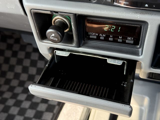 TOYOTA LANDCRUISER PRADO 1992 Image 31