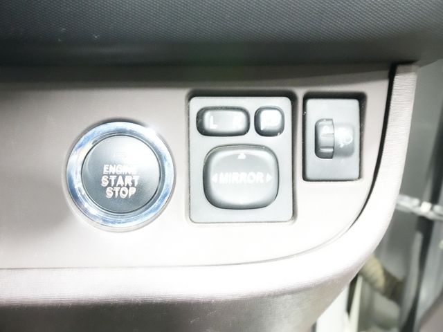 TOYOTA IQ 2009 Image 31