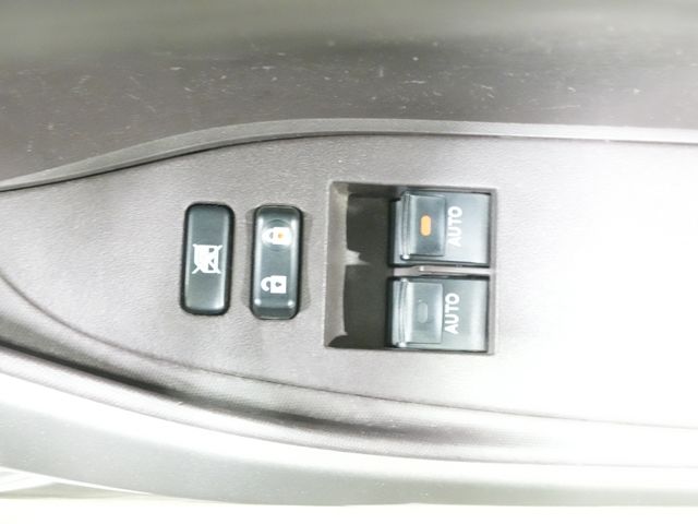 TOYOTA IQ 2009 Image 31