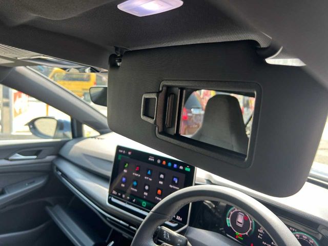 VOLKSWAGEN GOLF VARI 2025 Image 31