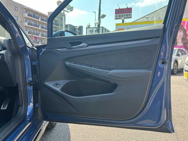 VOLKSWAGEN GOLF VARI 2025 Image 31