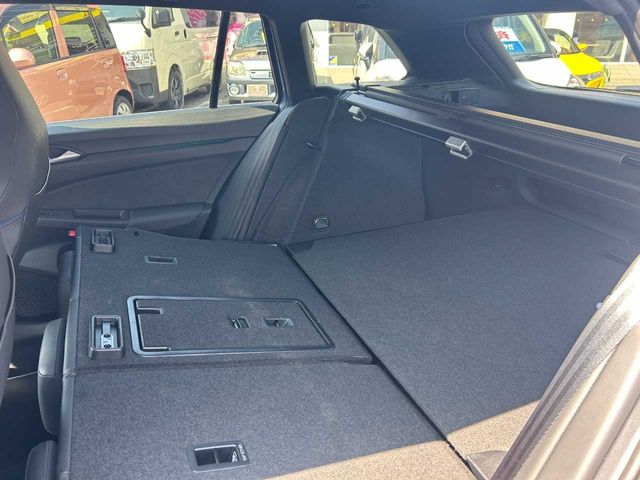 VOLKSWAGEN GOLF VARI 2025 Image 31