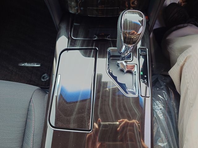 TOYOTA CROWN SEDAN HYBRID 2017 Image 31