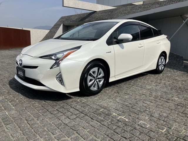 TOYOTA PRIUS 2017 Image 31