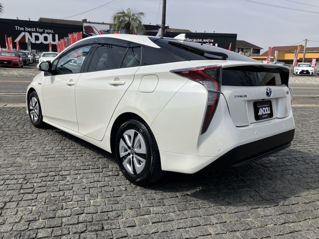 TOYOTA PRIUS 2017 Image 31