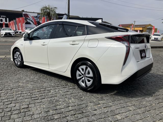 TOYOTA PRIUS 2017 Image 31