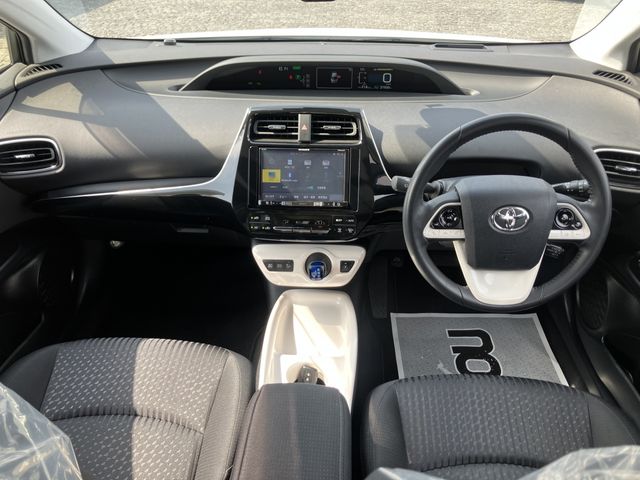 TOYOTA PRIUS 2017 Image 31