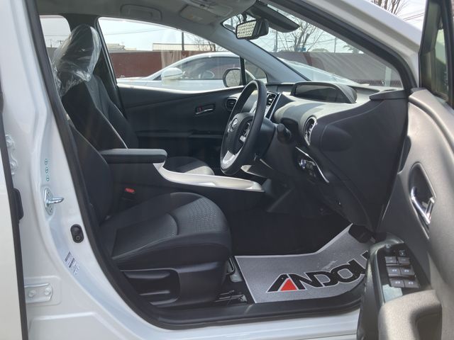 TOYOTA PRIUS 2017 Image 31