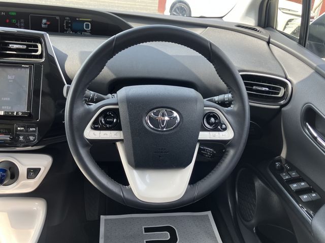 TOYOTA PRIUS 2017 Image 31