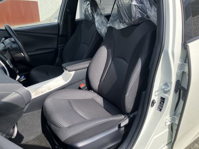 TOYOTA PRIUS 2017 Image 31